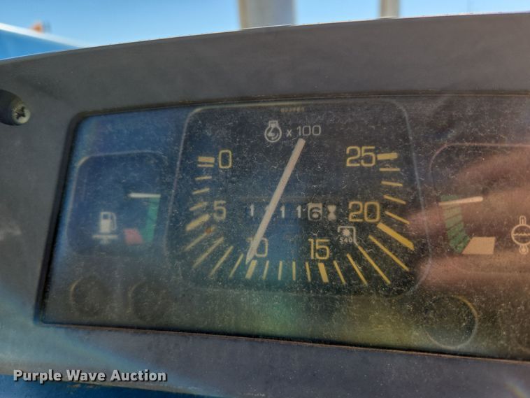 image for item ER8102 1997 New Holland 3930 tractor