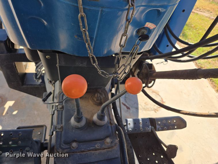 image for item ER8102 1997 New Holland 3930 tractor