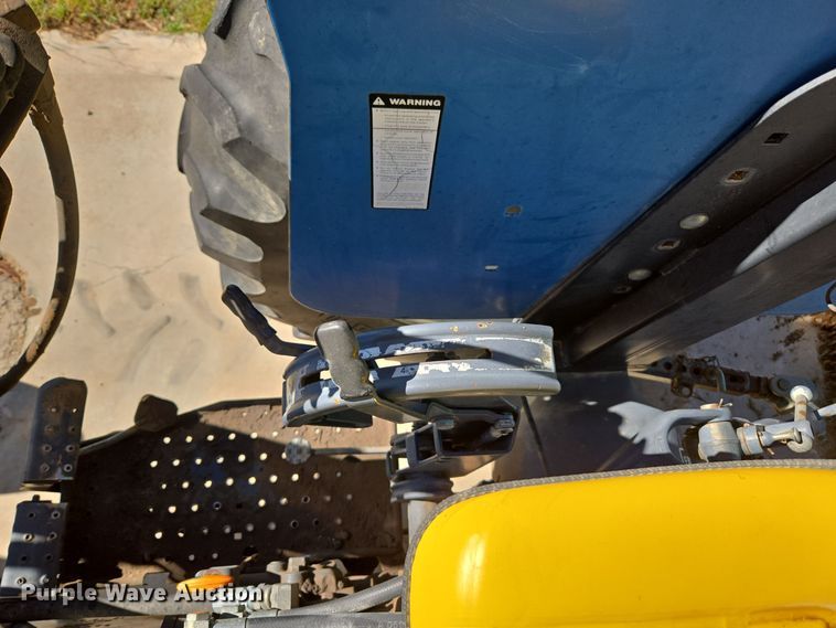 image for item ER8102 1997 New Holland 3930 tractor