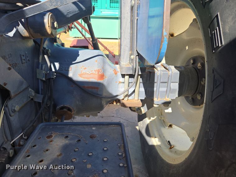 image for item ER8102 1997 New Holland 3930 tractor