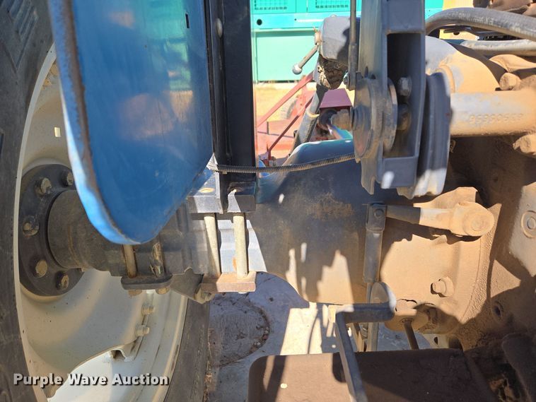 image for item ER8102 1997 New Holland 3930 tractor