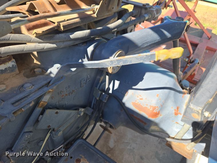 image for item ER8102 1997 New Holland 3930 tractor