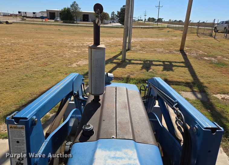image for item ER8102 1997 New Holland 3930 tractor