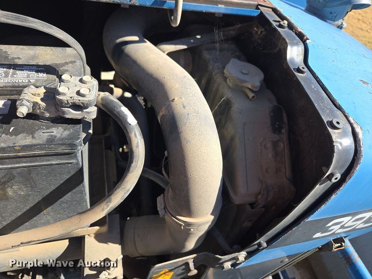 image for item ER8102 1997 New Holland 3930 tractor