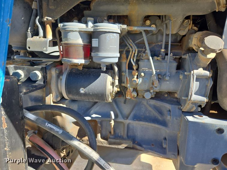 image for item ER8102 1997 New Holland 3930 tractor