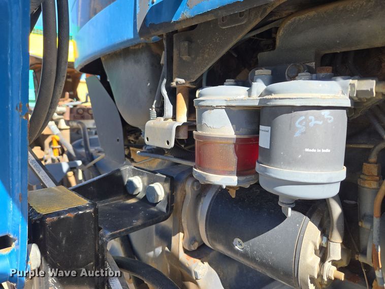 image for item ER8102 1997 New Holland 3930 tractor