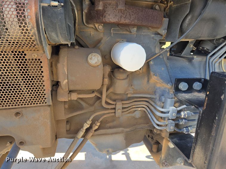 image for item ER8102 1997 New Holland 3930 tractor