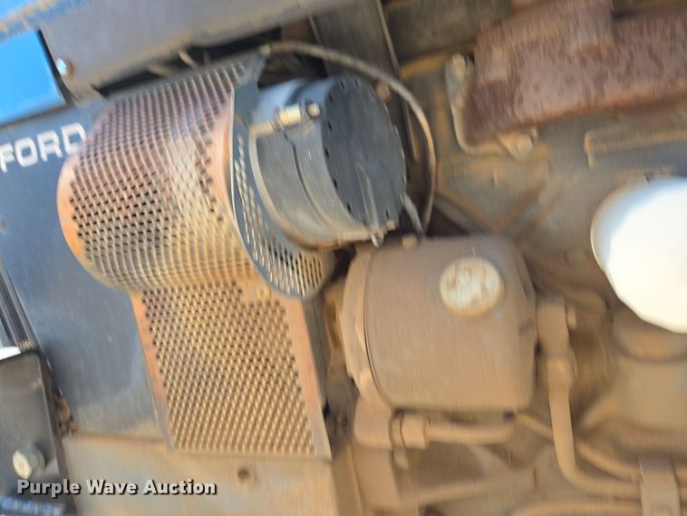 image for item ER8102 1997 New Holland 3930 tractor