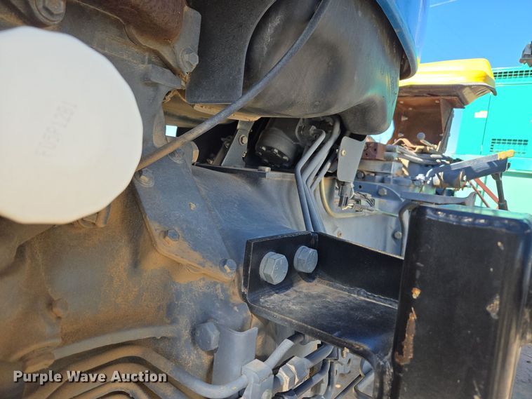 image for item ER8102 1997 New Holland 3930 tractor