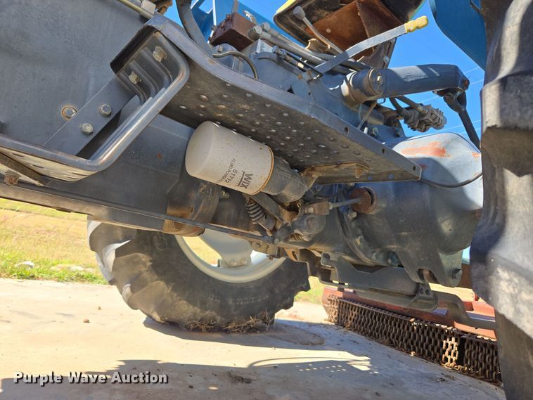 image for item ER8102 1997 New Holland 3930 tractor