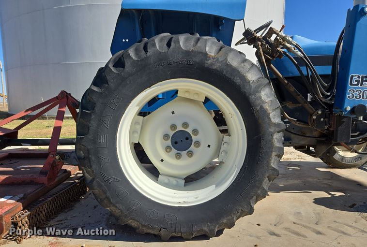 image for item ER8102 1997 New Holland 3930 tractor