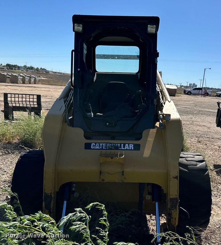 image for item ER8103 2010 Caterpillar 252 B2 skid steer loader