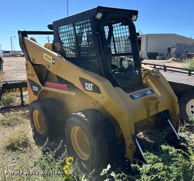 image for item ER8103 2010 Caterpillar 252 B2 skid steer loader