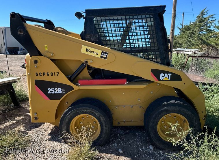 image for item ER8103 2010 Caterpillar 252 B2 skid steer loader