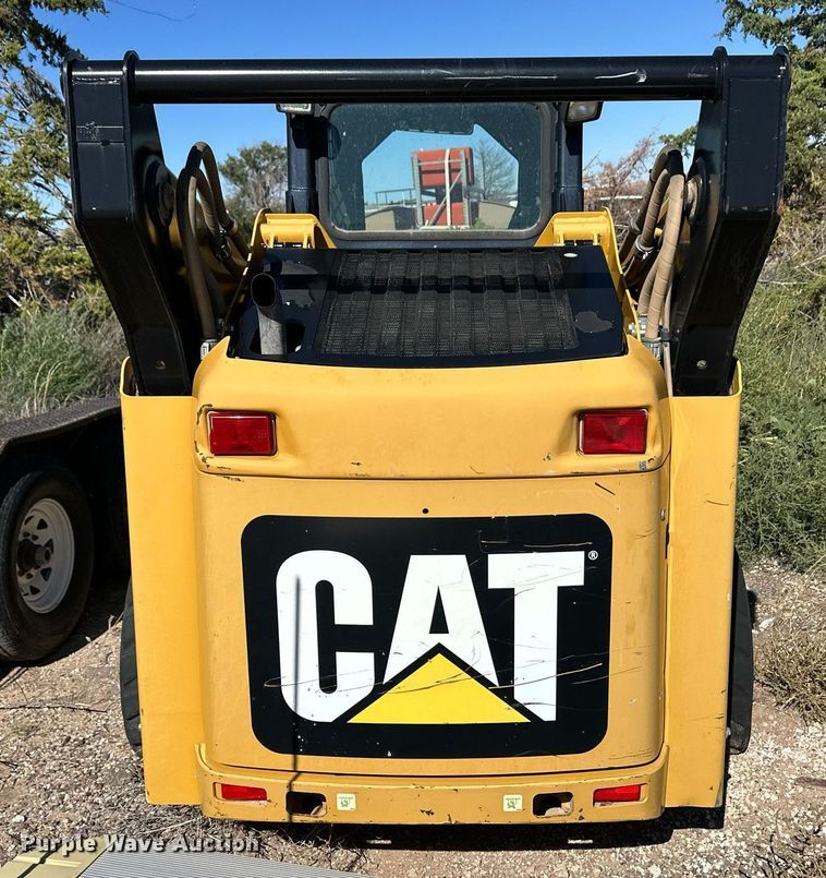 image for item ER8103 2010 Caterpillar 252 B2 skid steer loader