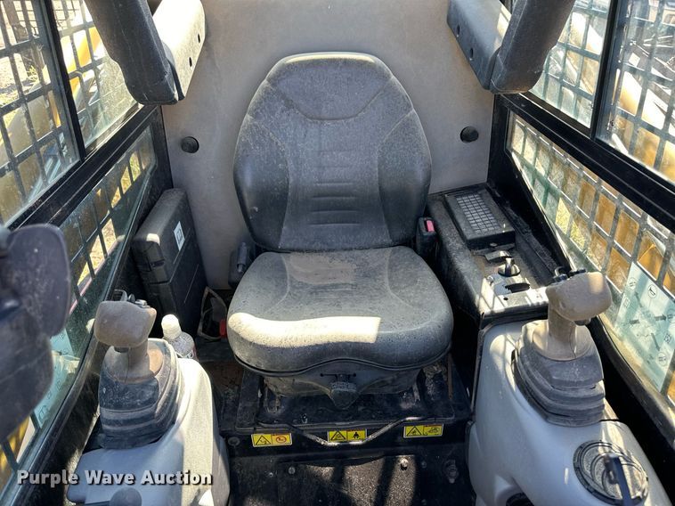 image for item ER8103 2010 Caterpillar 252 B2 skid steer loader