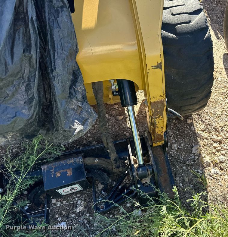 image for item ER8103 2010 Caterpillar 252 B2 skid steer loader