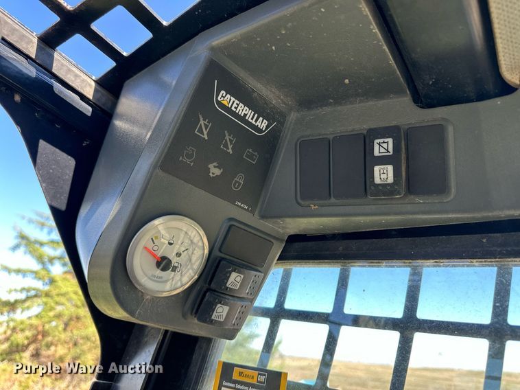 image for item ER8103 2010 Caterpillar 252 B2 skid steer loader