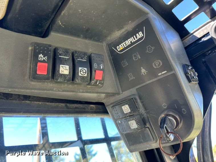 image for item ER8103 2010 Caterpillar 252 B2 skid steer loader