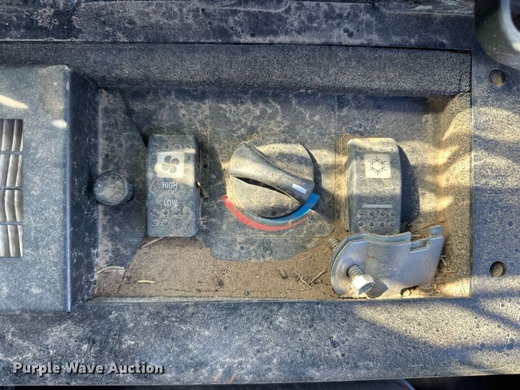 image for item ER8103 2010 Caterpillar 252 B2 skid steer loader