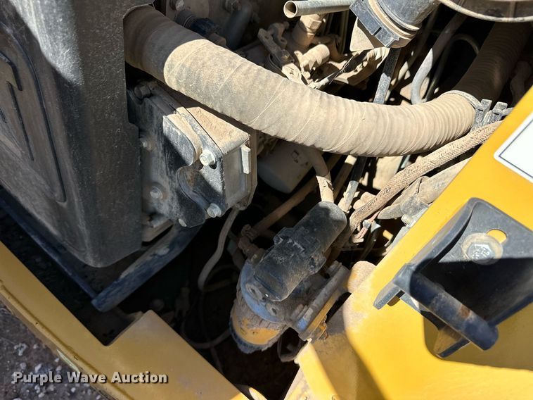 image for item ER8103 2010 Caterpillar 252 B2 skid steer loader