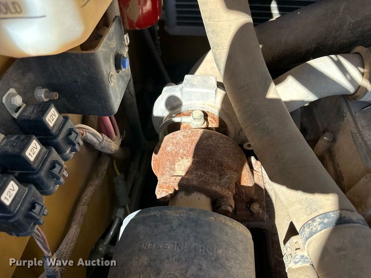 image for item ER8103 2010 Caterpillar 252 B2 skid steer loader