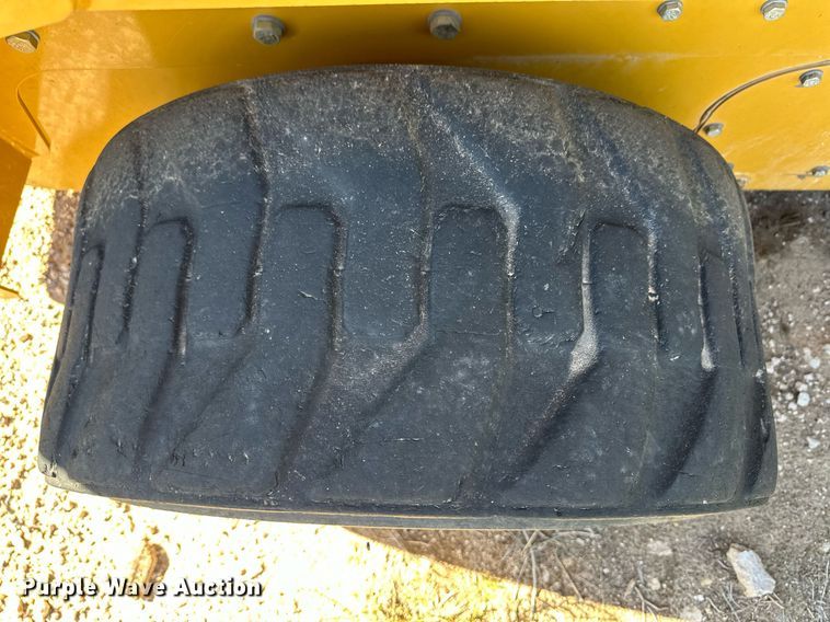 image for item ER8103 2010 Caterpillar 252 B2 skid steer loader