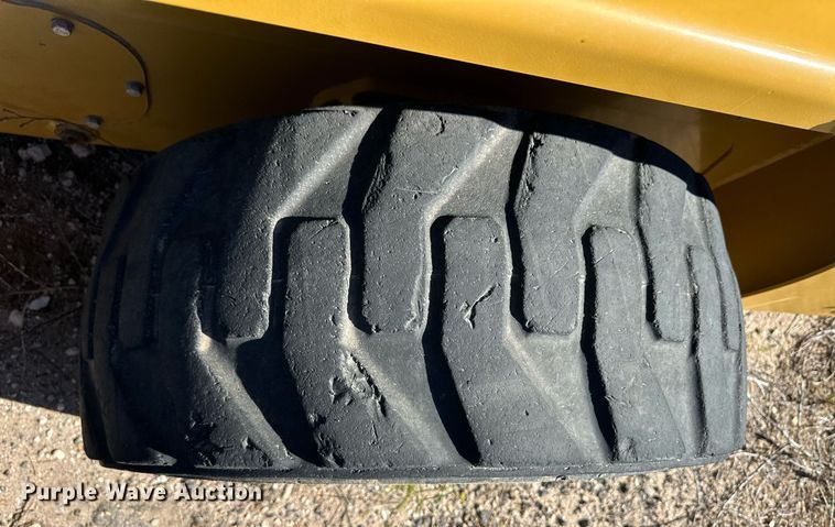 image for item ER8103 2010 Caterpillar 252 B2 skid steer loader