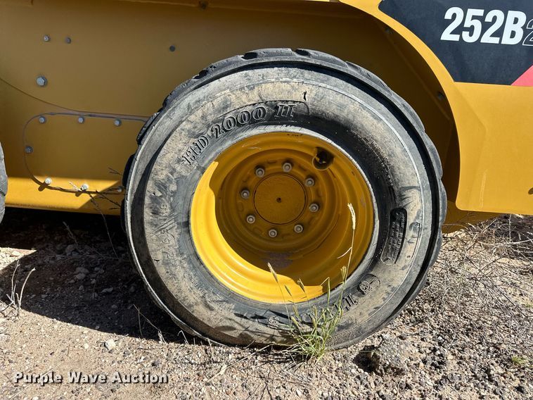 image for item ER8103 2010 Caterpillar 252 B2 skid steer loader
