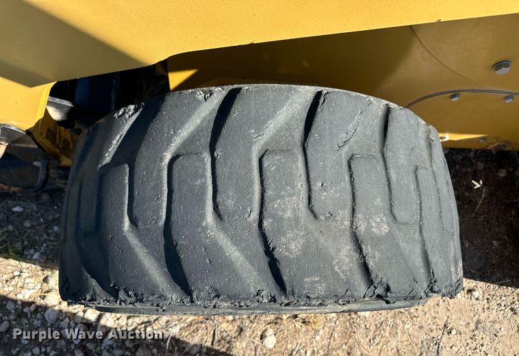 image for item ER8103 2010 Caterpillar 252 B2 skid steer loader