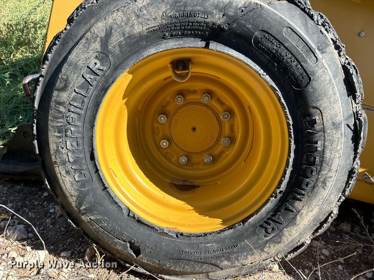 image for item ER8103 2010 Caterpillar 252 B2 skid steer loader