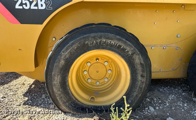 image for item ER8103 2010 Caterpillar 252 B2 skid steer loader