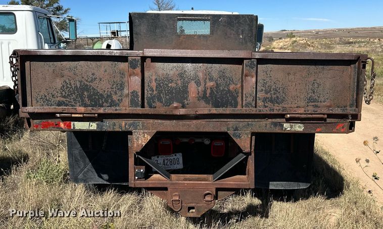 image for item ER8106 1997 International 4700 dump truck