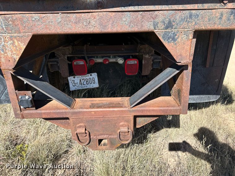 image for item ER8106 1997 International 4700 dump truck