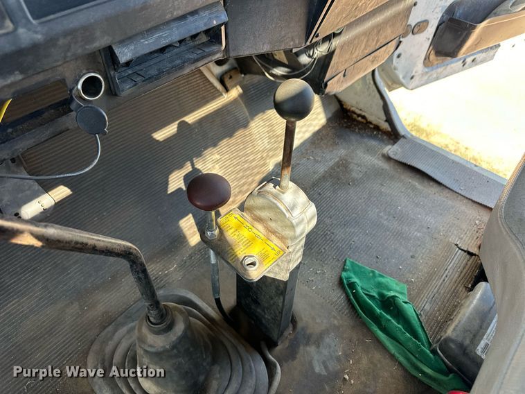 image for item ER8106 1997 International 4700 dump truck