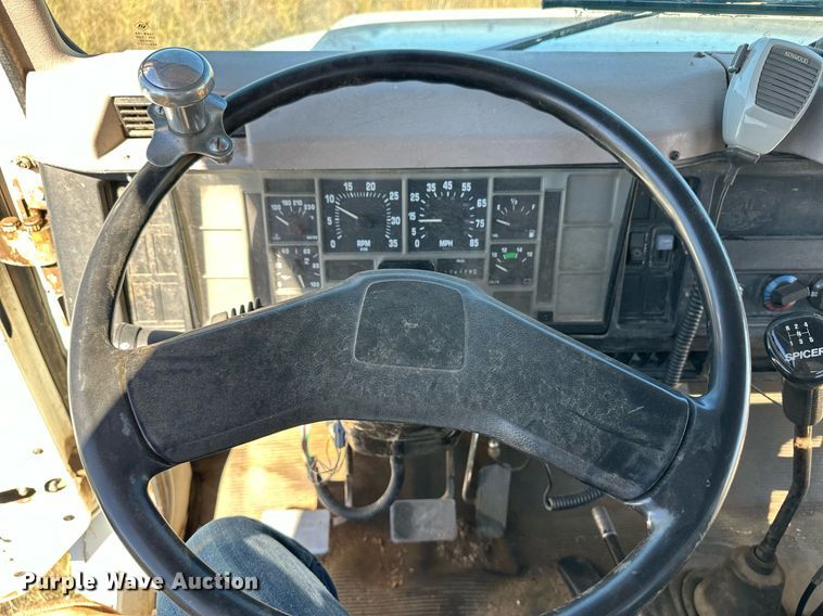 image for item ER8106 1997 International 4700 dump truck