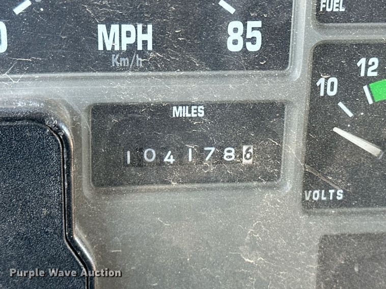 image for item ER8106 1997 International 4700 dump truck