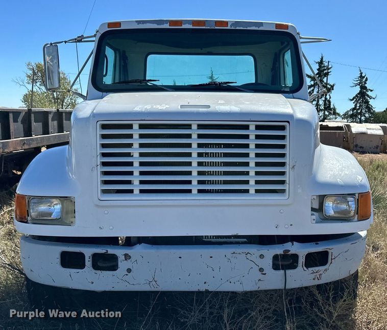 image for item ER8107 1997 International 4700 truck cab and chassis