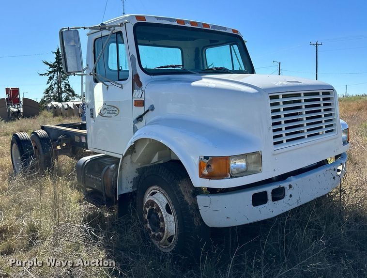 image for item ER8107 1997 International 4700 truck cab and chassis