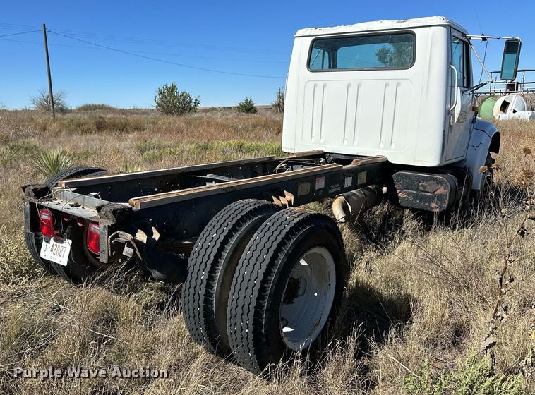 image for item ER8107 1997 International 4700 truck cab and chassis