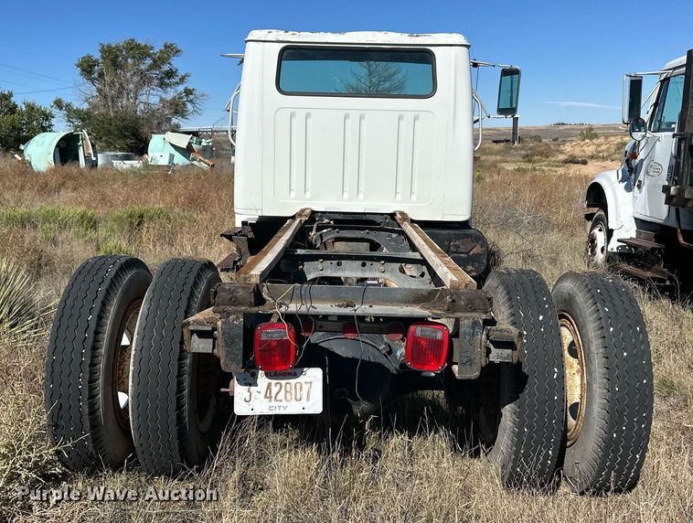 image for item ER8107 1997 International 4700 truck cab and chassis