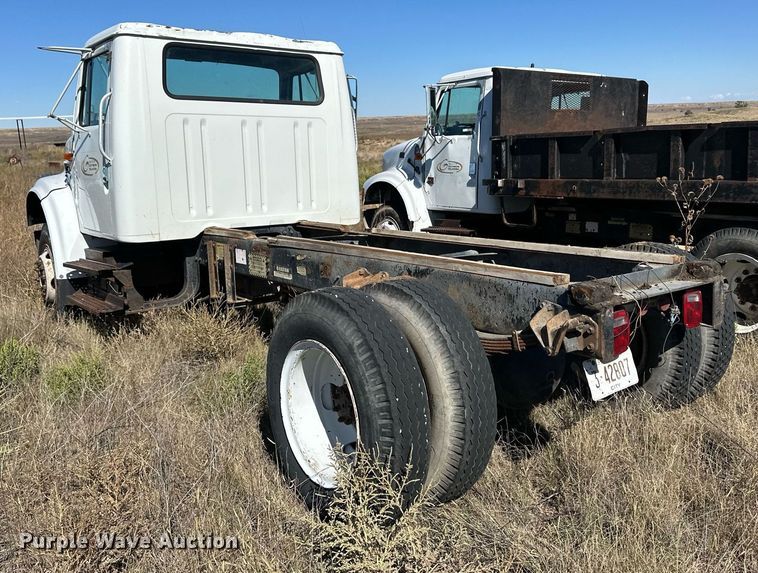 image for item ER8107 1997 International 4700 truck cab and chassis