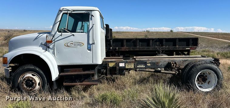 image for item ER8107 1997 International 4700 truck cab and chassis