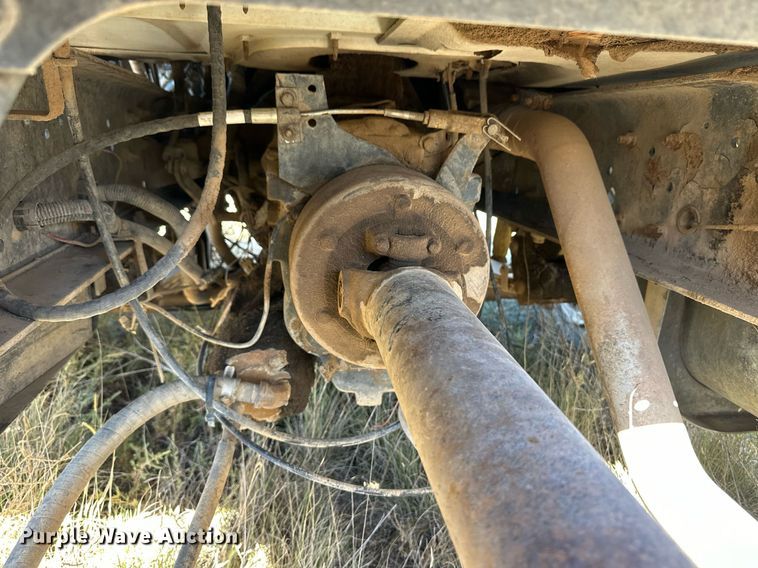 image for item ER8107 1997 International 4700 truck cab and chassis