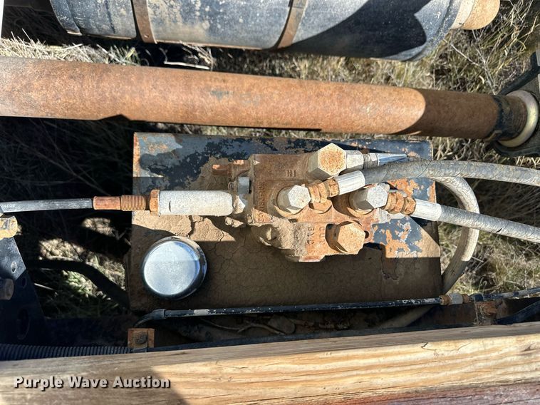 image for item ER8107 1997 International 4700 truck cab and chassis