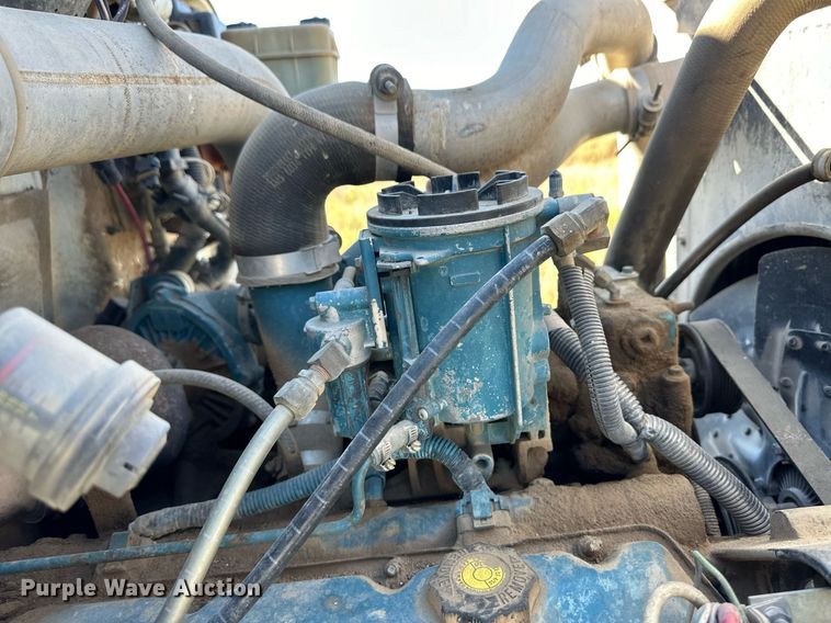 image for item ER8107 1997 International 4700 truck cab and chassis