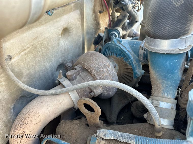 image for item ER8107 1997 International 4700 truck cab and chassis