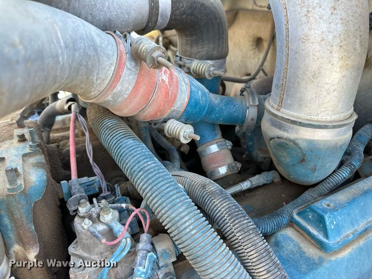 image for item ER8107 1997 International 4700 truck cab and chassis