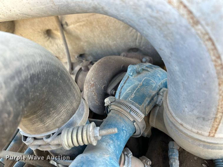 image for item ER8107 1997 International 4700 truck cab and chassis