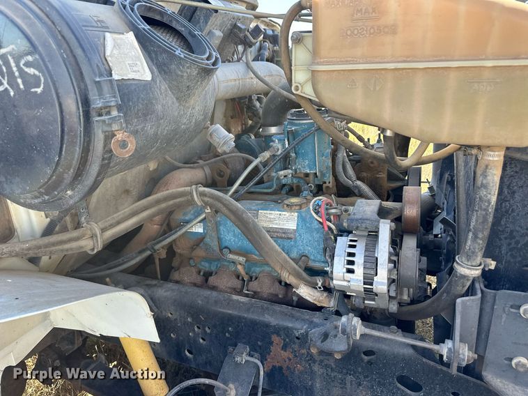 image for item ER8107 1997 International 4700 truck cab and chassis